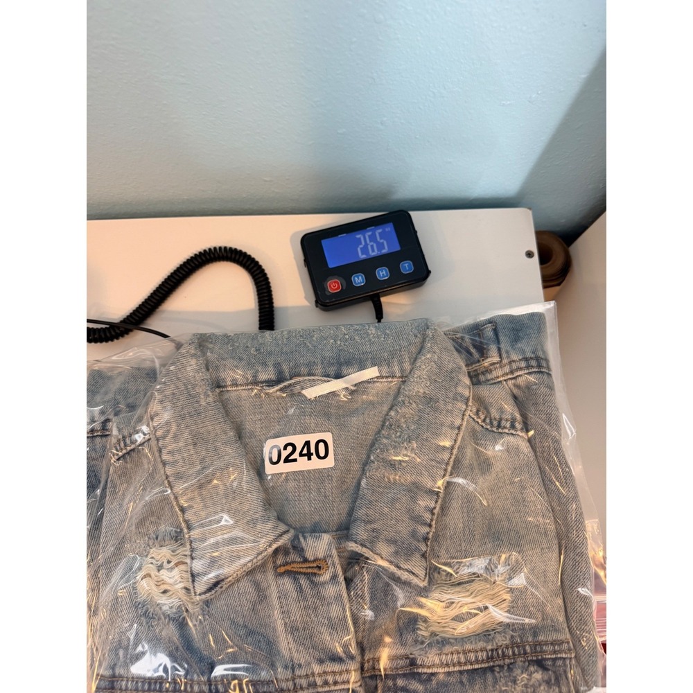 Free People Distressed Denim Jacket Light Wash Blue Womens Size Small - Picture 13 of 13